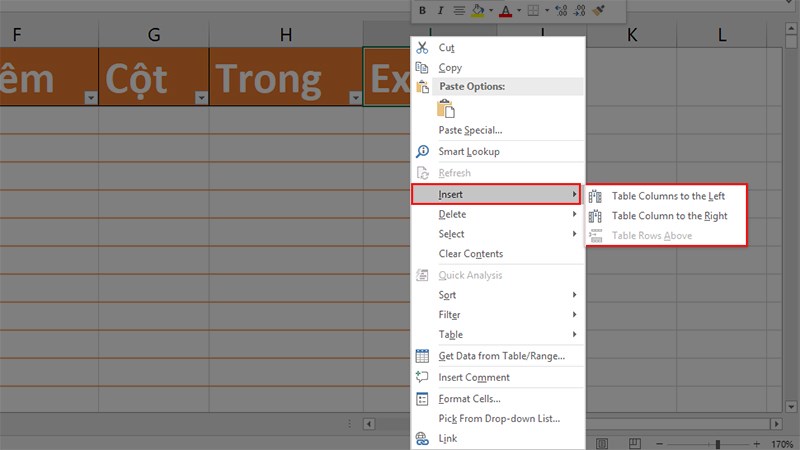 Nhấp chuột phải vào ô đó > Chọn Insert